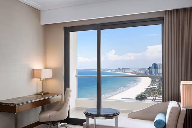 Deluxe Room, 2 Twin Beds, Partial Ocean View, Balcony (High Floor, Bathtub)