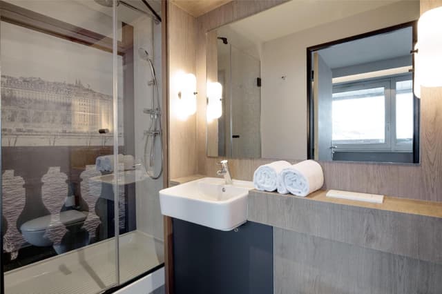 Superior Room - 1 King Bed