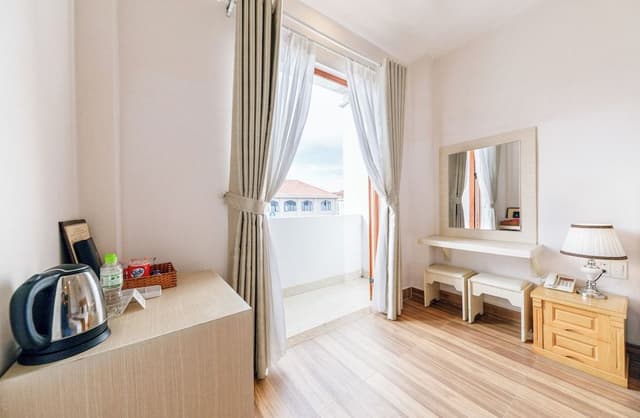 Queen room with city view