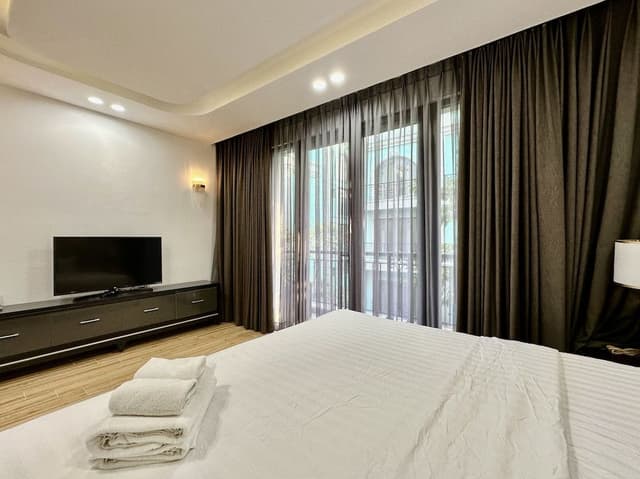 5BR Duplex villa by the beach