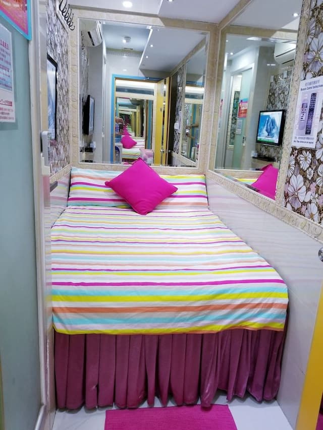 Double Room, No Windows (Mini)