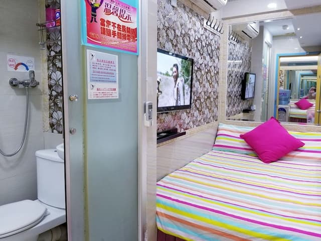 Double Room, No Windows (Mini)