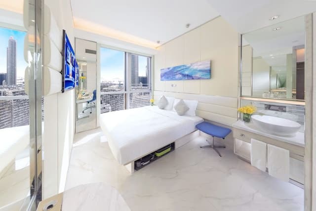 iBusiness Premier Queen Room