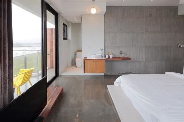 Double Room (A)