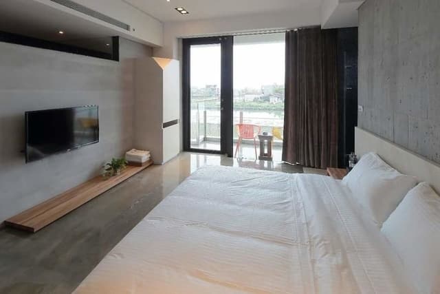 Double Room (B)