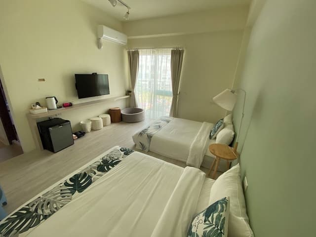 Quadruple Room (Olive)