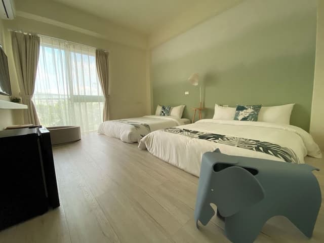 Quadruple Room (Olive)