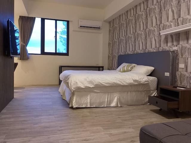 Double Room, 1 King Bed
