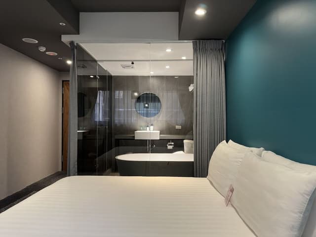 Executive Double Room, Bathtub, City View