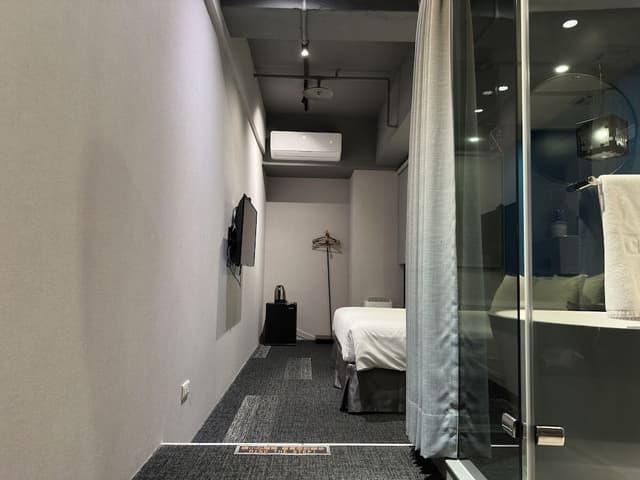 Deluxe Room, Bathtub, City View