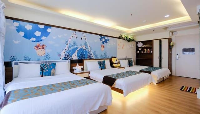 Family Room, City View
