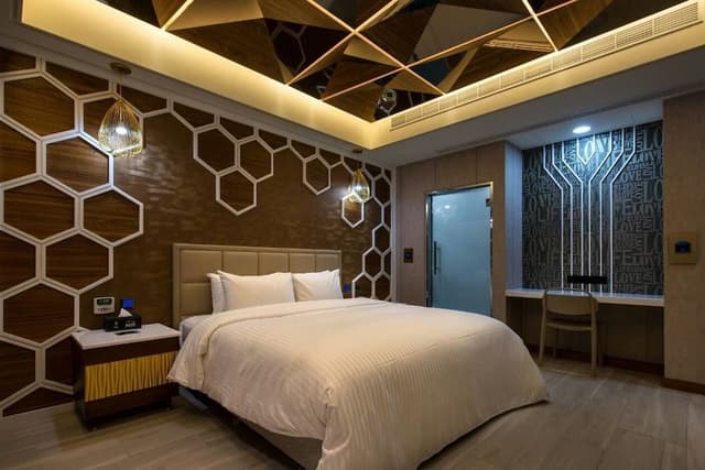 Signature Double Room, 1 Queen Bed, Jetted Tub