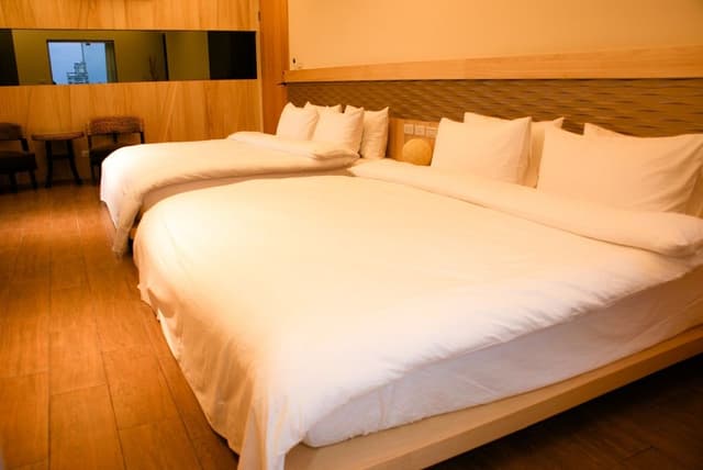 Comfort Quadruple Room, Bathtub