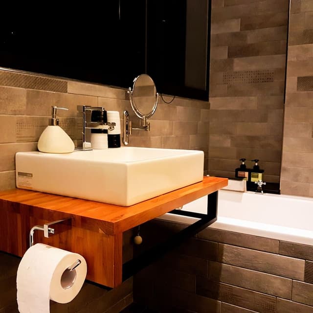 Comfort Quadruple Room, Bathtub