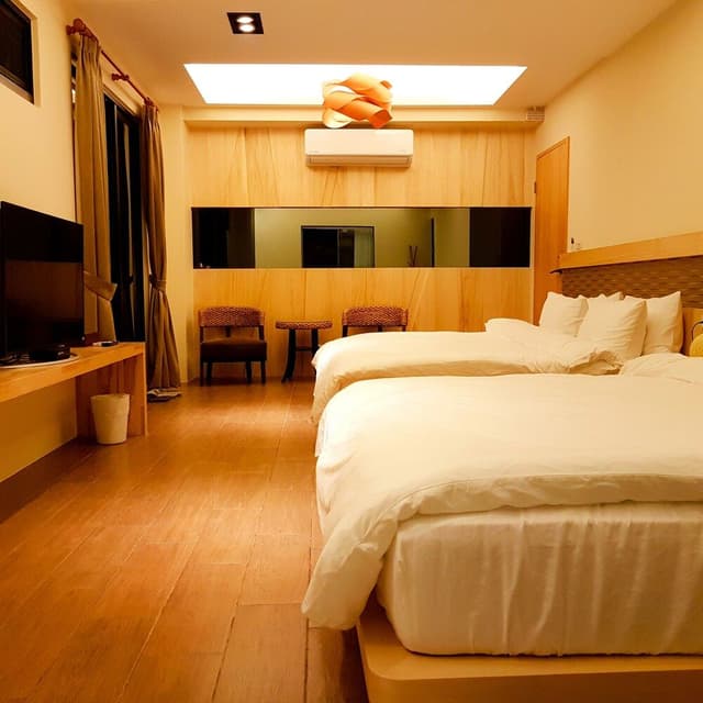 Comfort Quadruple Room, Bathtub