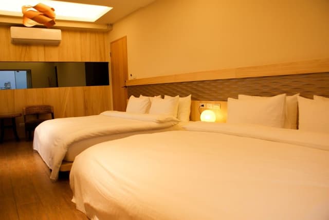 Comfort Quadruple Room, Bathtub