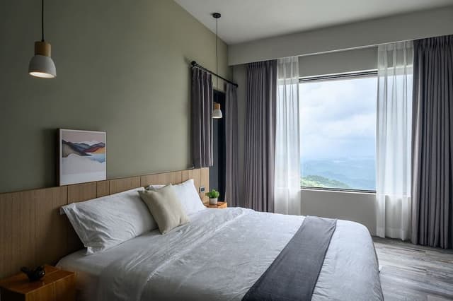 Gallery Room, 1 Queen Bed, Balcony, Ocean View