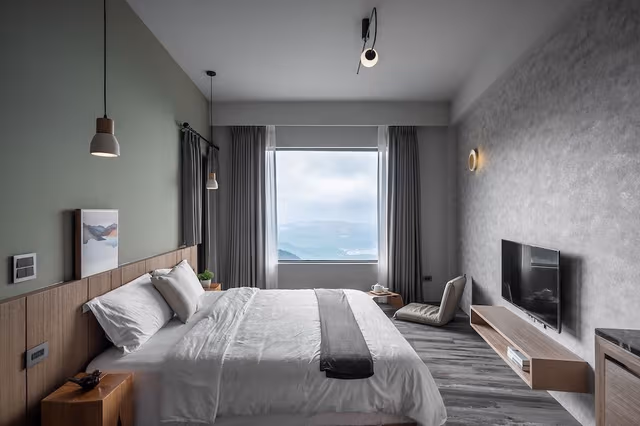Gallery Room, 1 Queen Bed, Balcony, Ocean View