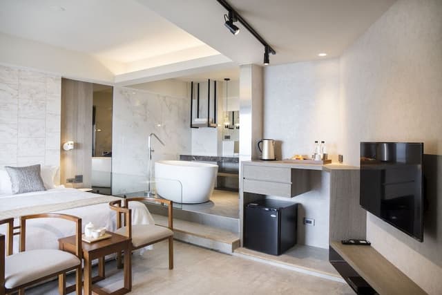 Deluxe Room, 1 Queen Bed, Bathtub, Ocean View