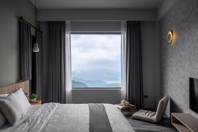 Gallery Room, 1 Queen Bed, Balcony, Ocean View