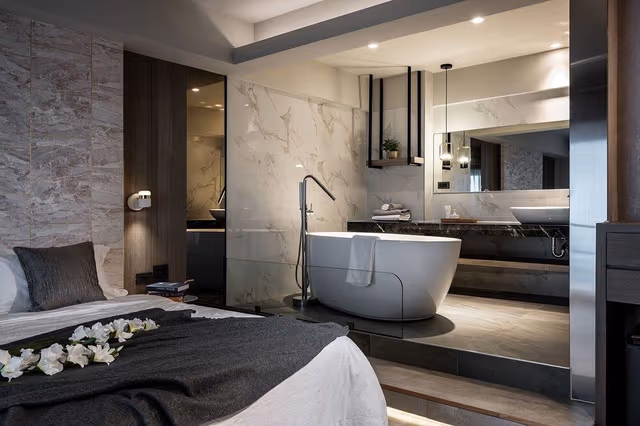 Deluxe Room, 1 Queen Bed, Bathtub, Ocean View