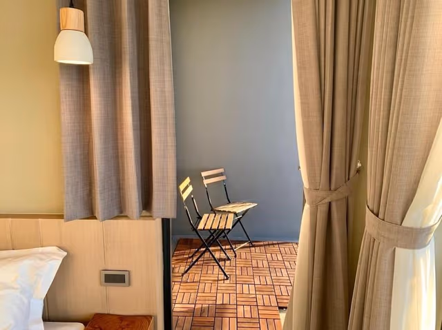 Gallery Room, 1 Queen Bed, Balcony, Ocean View