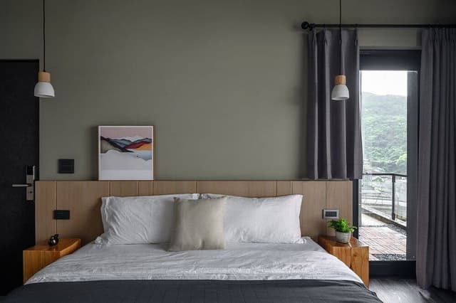 Gallery Room, 1 Queen Bed, Balcony, Ocean View