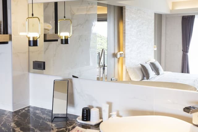 Deluxe Room, 1 Queen Bed, Bathtub, Ocean View