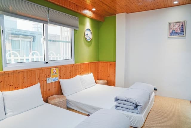 Gallery Quadruple Room