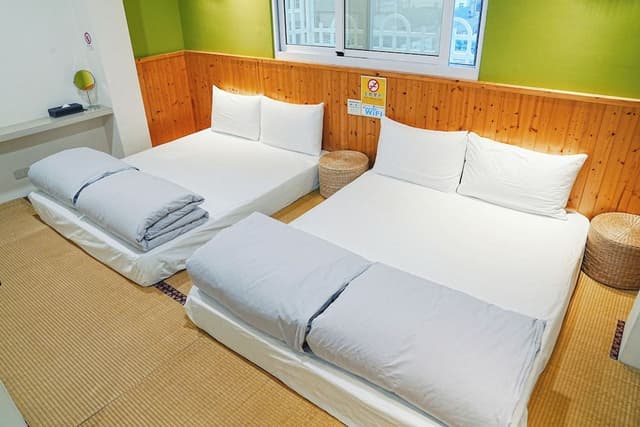 Gallery Quadruple Room