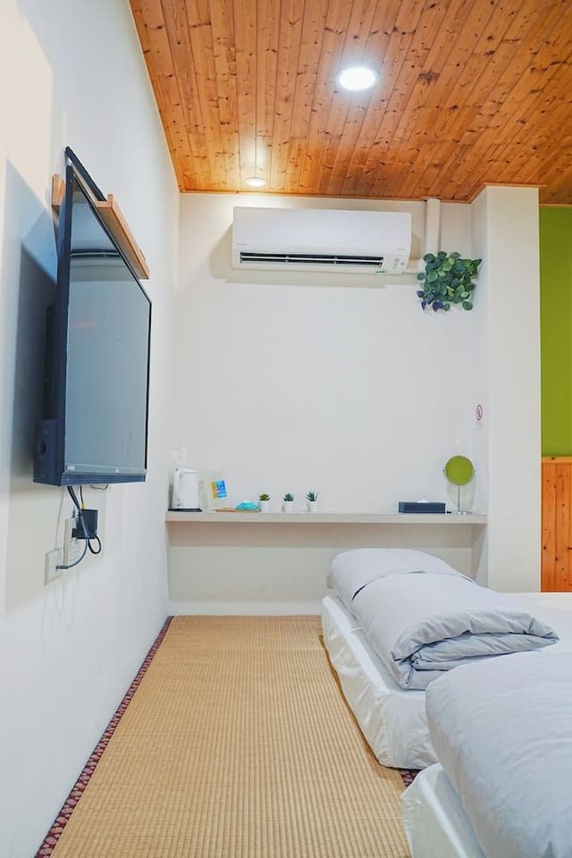 Gallery Quadruple Room