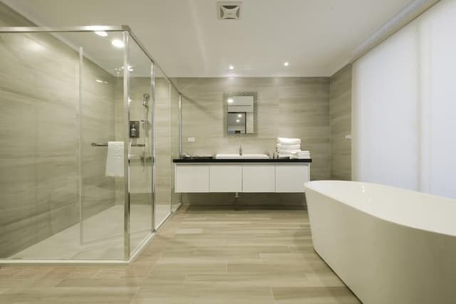Deluxe Quadruple Room, Bathtub