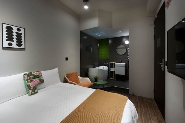Double Room (D.F.H)