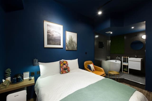 Double Room (B)