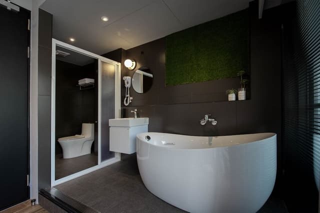 Double Room (G)
