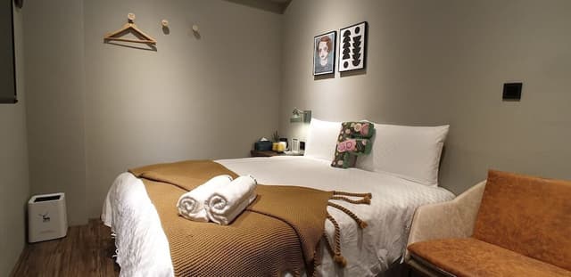 Double Room (D.F.H)