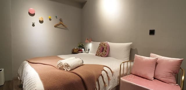 Double Room (D.F.H)