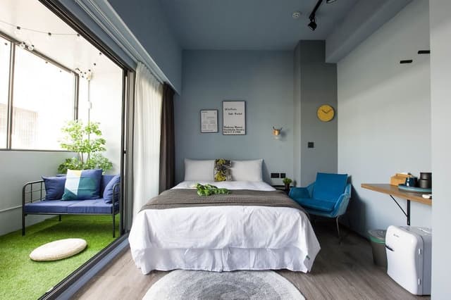 Double Room (C.E)