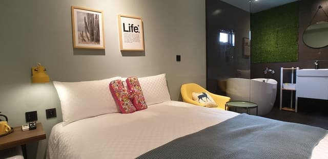Double Room (D.F.H)