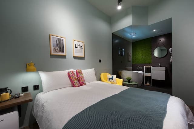 Double Room (D.F.H)