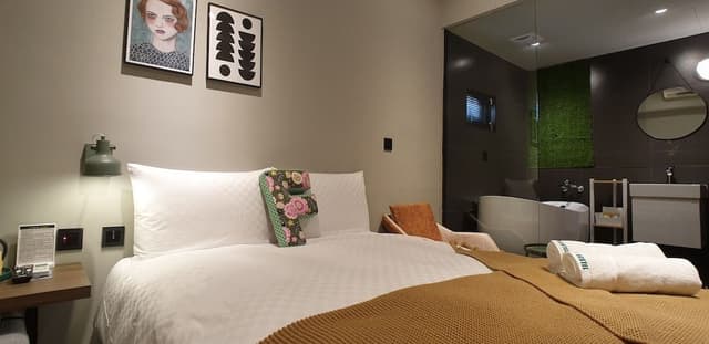 Double Room (D.F.H)