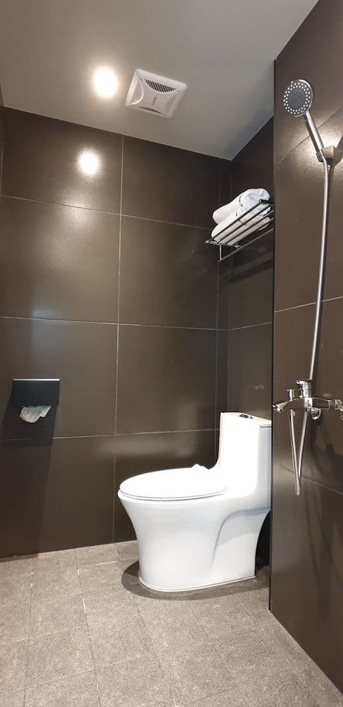 Double Room (C.E)