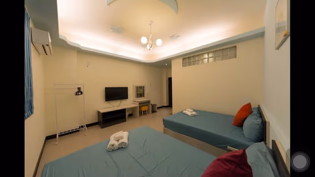Quadruple Room, No Windows