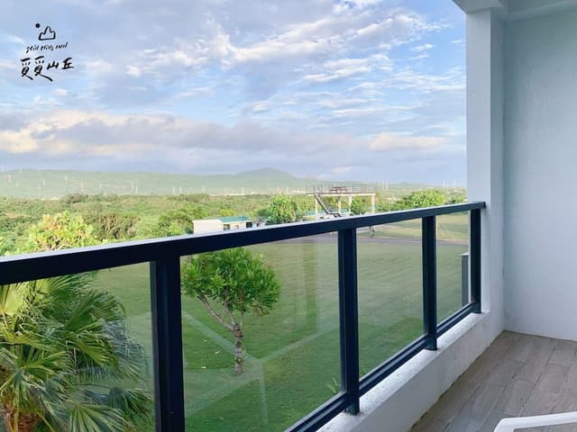 Gallery Double Room, 1 King Bed, Balcony, Mountain View
