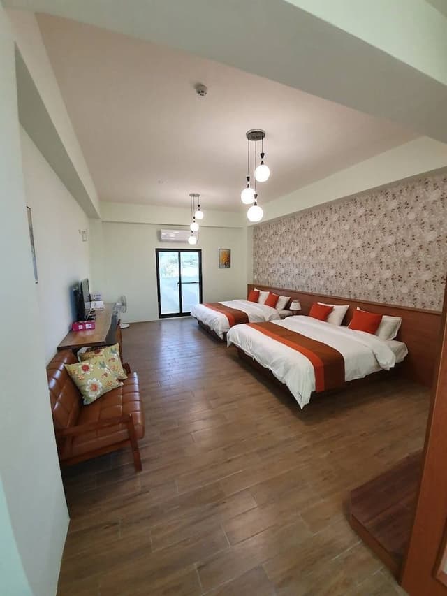 Quadruple Room, Balcony (B201)