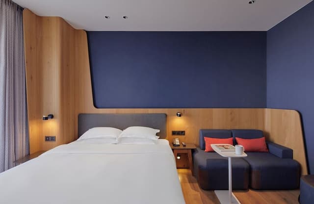 Standard Room, 1 King Bed 180*210cm