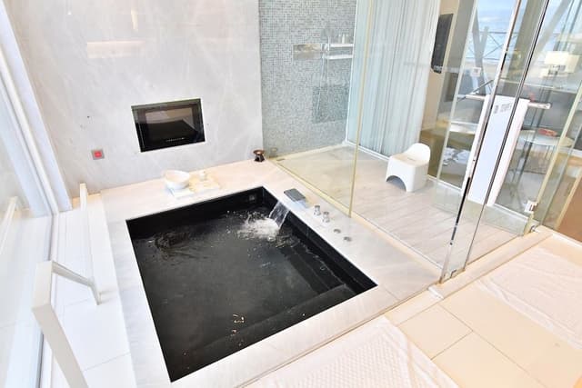 Seashore Honeymoon Suite