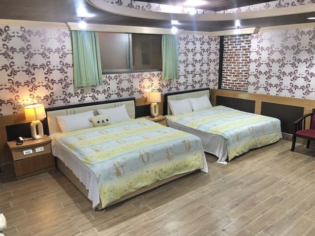 Deluxe Quadruple Room (202)