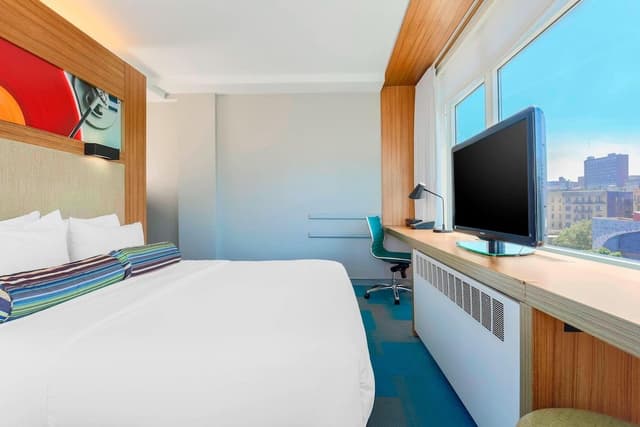 Room, 1 King Bed (Hearing Accessible)