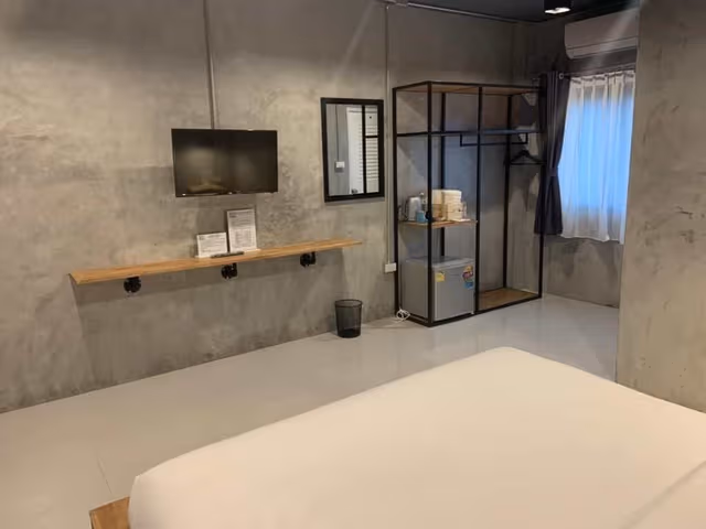 Standard Double Room (Please show Staff ID Card on check in date)